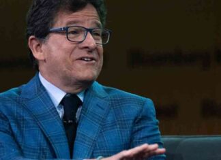 KKR Co-Founder’s Son Sues Milwaukee Brewers Owner for Sand Theft news-16082024-011852