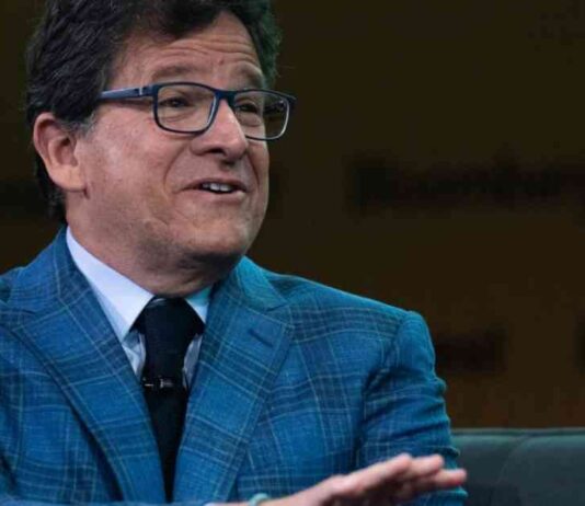 KKR Co-Founder’s Son Sues Milwaukee Brewers Owner for Sand Theft news-16082024-011852