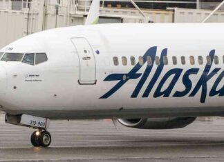 Alaska Airlines Flight Attendants Reject New Contract, Union Calls for Further Negotiations news-18082024-120323