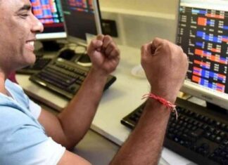 Dolly Khanna-owned Stock Jumps 98% in 4 Weeks, Hits New High news-19082024-121357