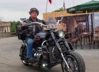 Conservative Influencer Leads Companies to Drop DEI Efforts news-20082024-002348