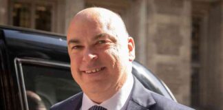 Tech Entrepreneur Mike Lynch Missing After Yacht Incident in Italy news-20082024-002444