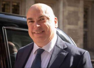 Tech Entrepreneur Mike Lynch Missing After Yacht Incident in Italy news-20082024-002444