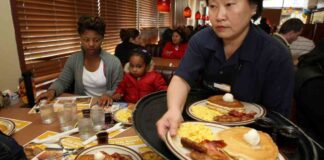 Proposal to Eliminate Taxes on Tips: A Controversial Yet Unifying Idea news-25082024-133119