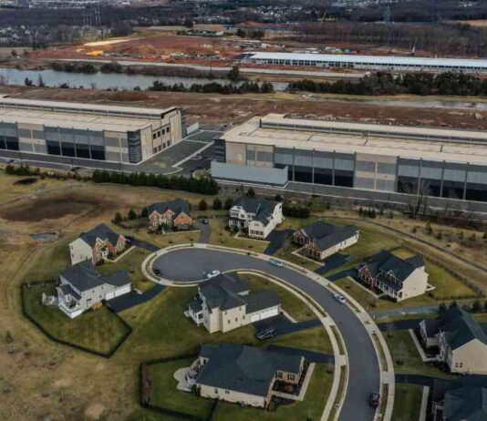 The Rise of Data Centers as Lucrative Real Estate Investments news-30082024-142538