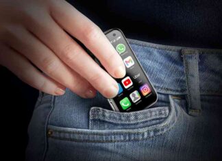 Compact Smartphone Innovation: The Power of Small Devices news-02092024-023243