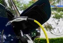 Transition to Electric Vehicles: Car Giants Face Harsh Realities news-10092024-082602