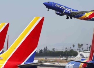 Southwest Airlines CEO Gary Kelly to Resign in 2022 Amid Activist Pressure news-10092024-165631