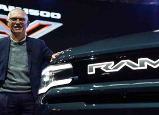 Stellantis CEO Faces Criticism from UAW and U.S. Dealers: Cuts and Sales Declines news-12092024-195931