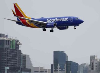 Southwest Airlines Prepares Staff for Tough Decisions to Increase Profits news-24092024-133127