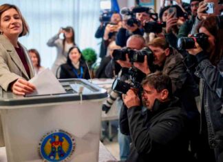 Moldovans Support EU Accession Talks in Close Vote news-21102024-152459