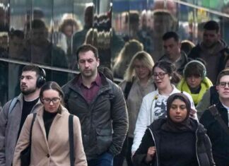 Rising UK Minimum Wage: £12.21 Increase Explained news-30102024-110103