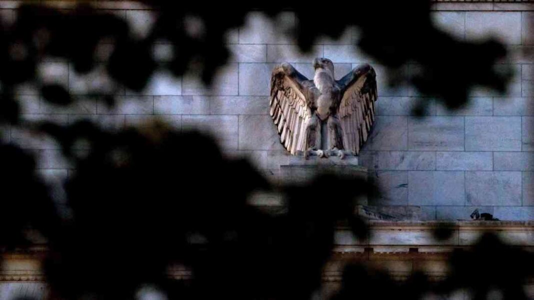 federal-reserve-rate-cut-mpacts-stocks-and-dollar-exchange-rate