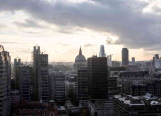 london-lawyer-job-market-booms-with-record-hiring-amid-pay-wars
