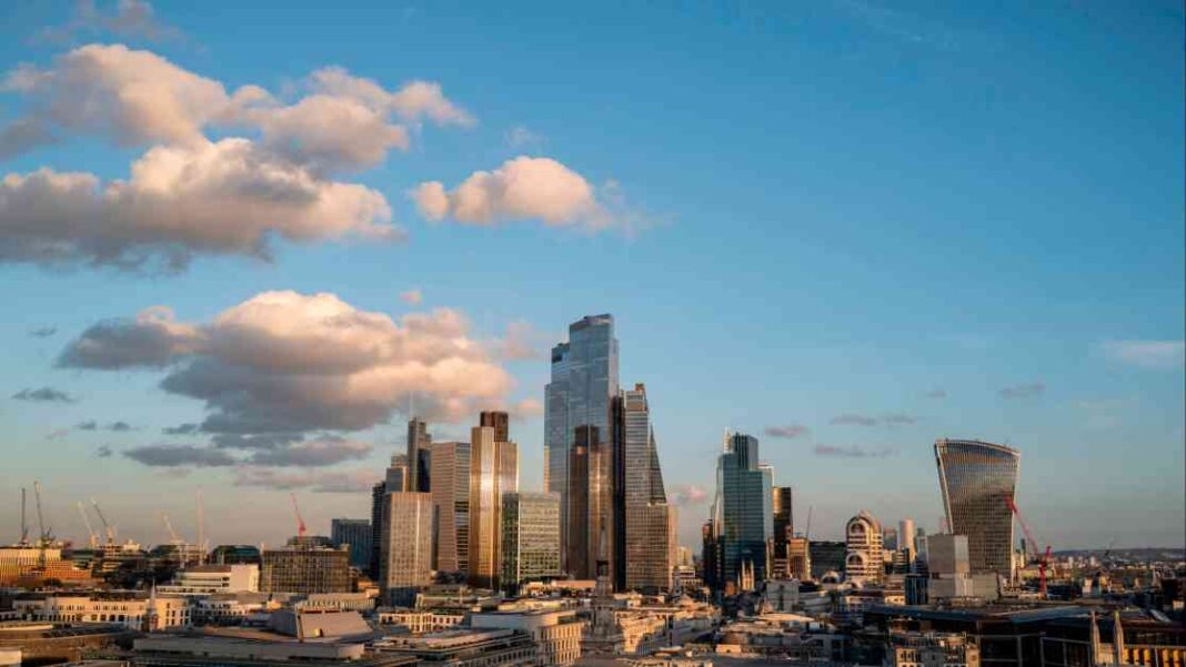 uk-long-term-borrowing-costs-reach-highest-level-since-1998