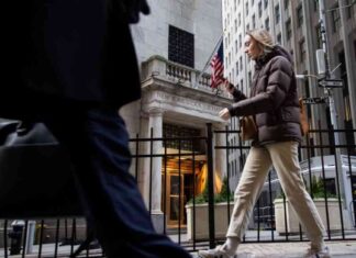 Wall Street Stocks Tumble Due to US Economic Slowdown wall-street-stocks-tumble-due-to-us-economic-slowdown