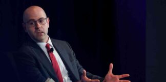 Trump Adviser Faces Investor Concerns Amid Market Turmoil trump-adviser-faces-nvestor-concerns-amid-market-turmoil