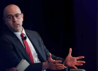 Trump Adviser Faces Investor Concerns Amid Market Turmoil trump-adviser-faces-nvestor-concerns-amid-market-turmoil